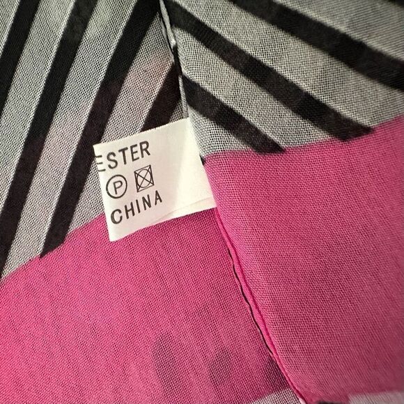 Pink cheetah pattern scarf - Picture 7 of 7